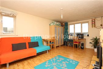 Property image of home to let in Draycott Close, Cricklewood
