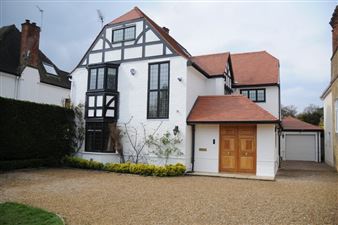 
                Property in Warboys Road Kingston Hill